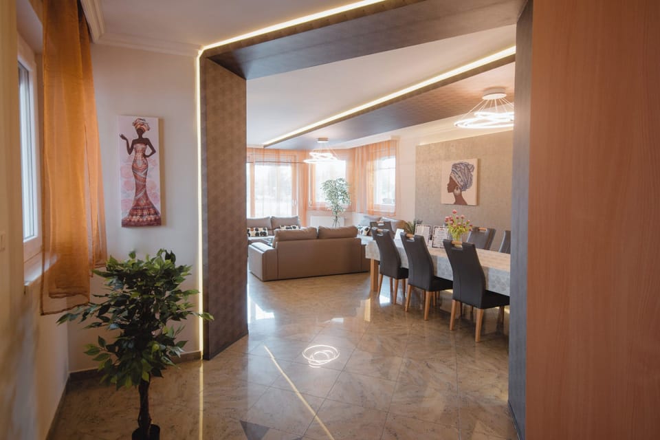 Superior House, Patio, Lake View | Interior