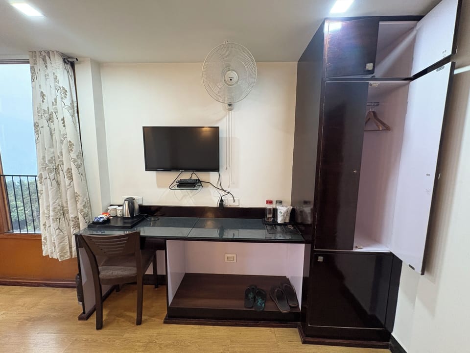 Club Double Room, Hill View | Desk, WiFi (free)