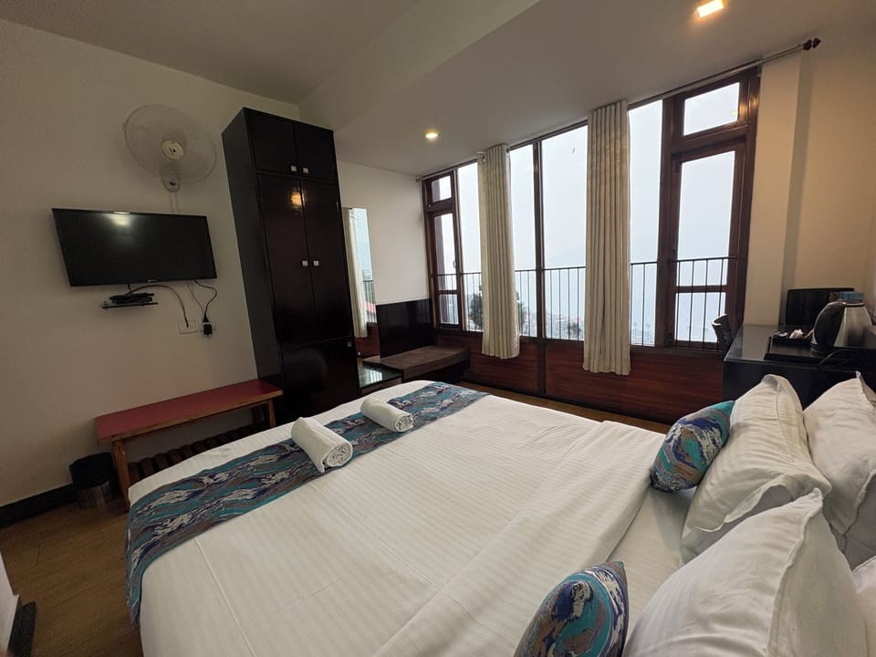 Club Double Room, Hill View | Desk, WiFi (free)