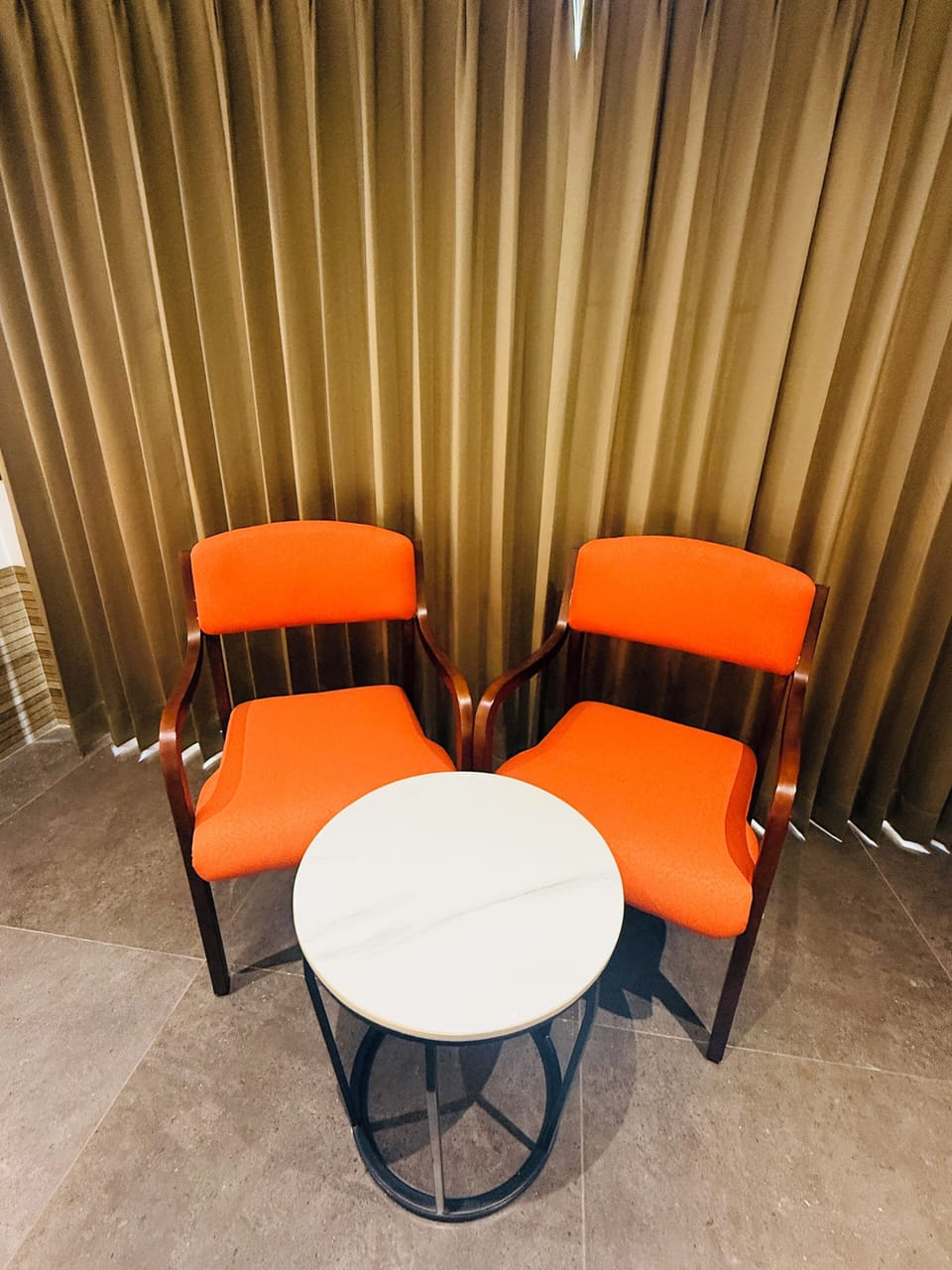 Desk, laptop workspace, WiFi (free)