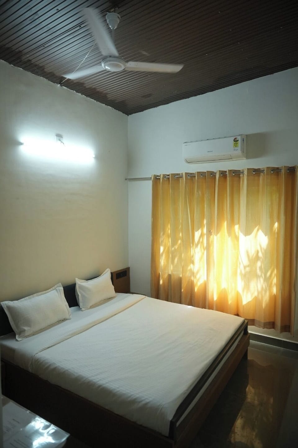 Deluxe Room | Desk, laptop workspace, WiFi (free)