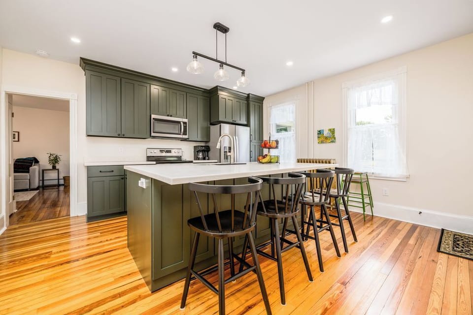 Fully equipped kitchen with service for 12. 