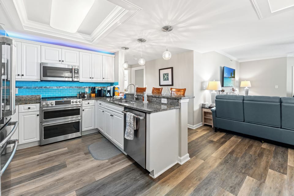Beautiful well stocked kitchen