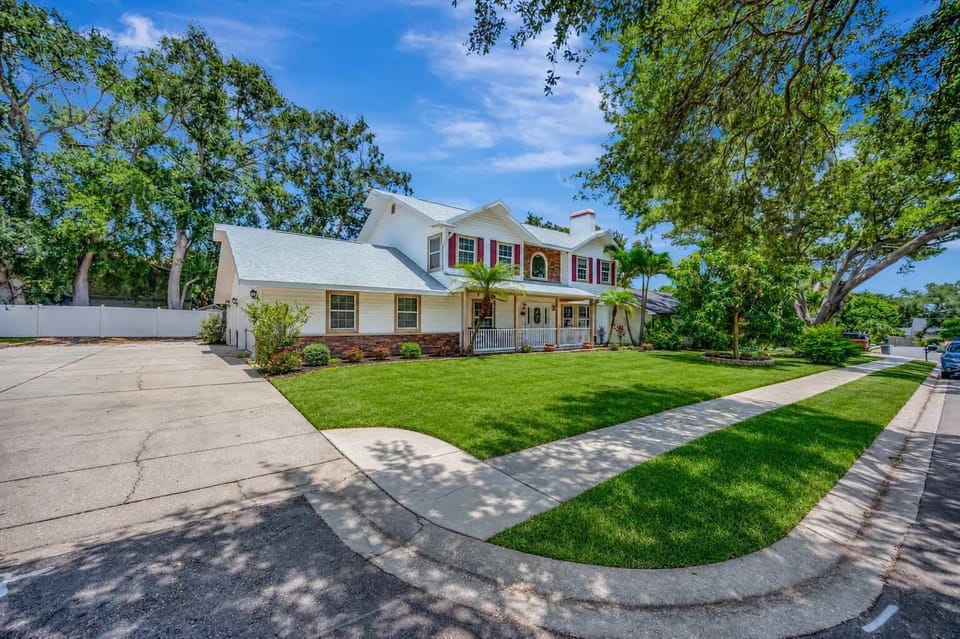 House | 5 bedrooms, high-speed internet