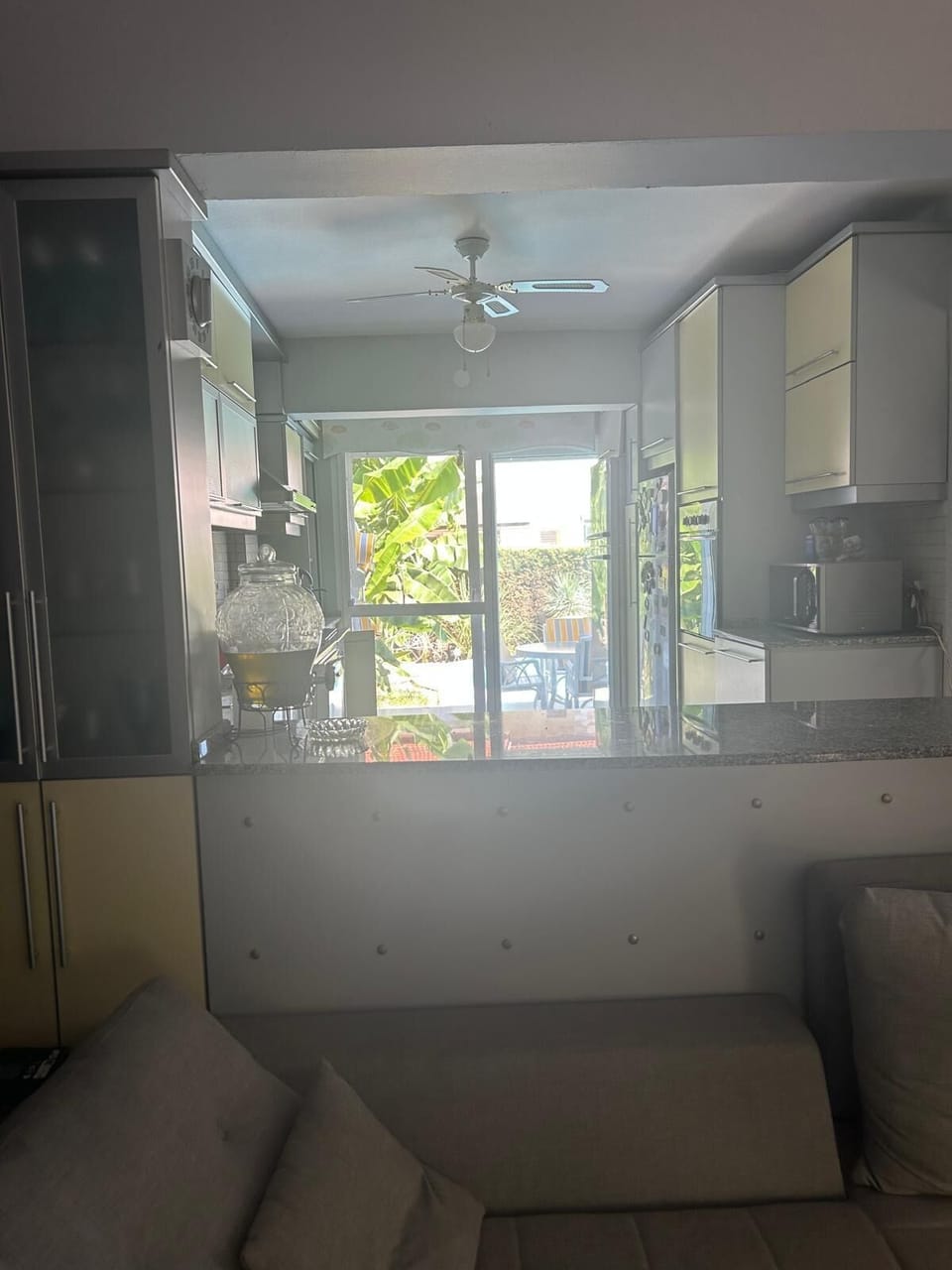 Coffee/tea maker, full-size fridge, microwave, oven