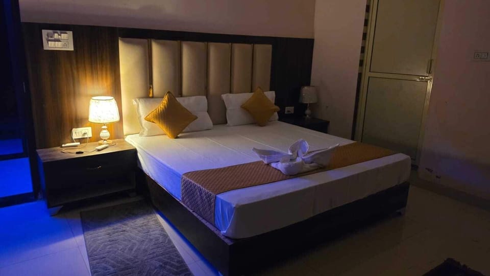 Jhilmil Pool View Double Bed Room