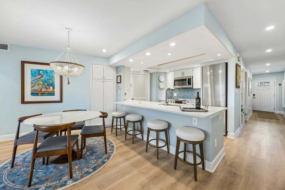 Condo, 2 Bedrooms | Dining