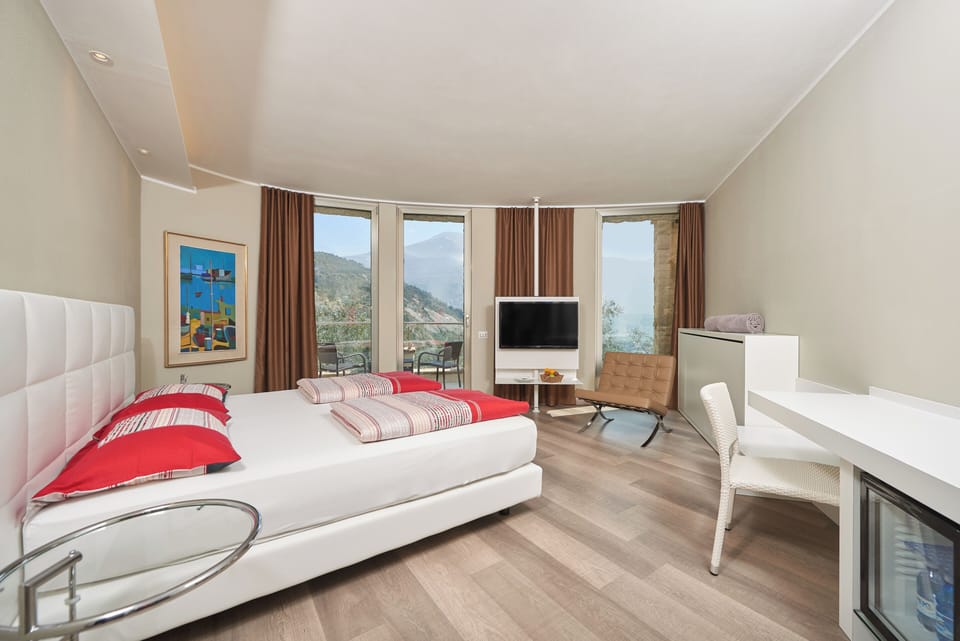 Junior Suite, Mountain View | In-room safe, desk, laptop workspace, blackout drapes