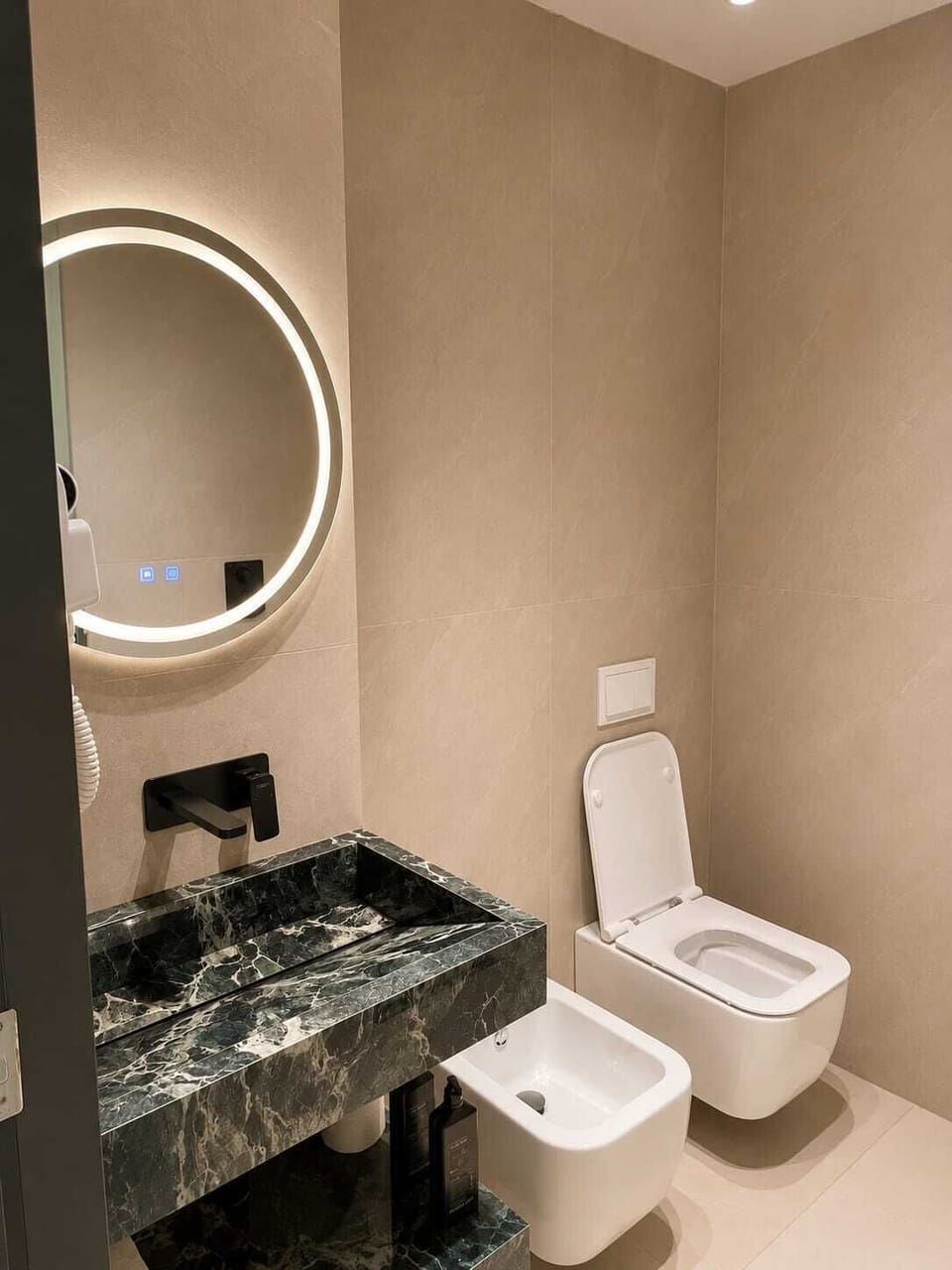 Standard Double Room | Bathroom | Towels