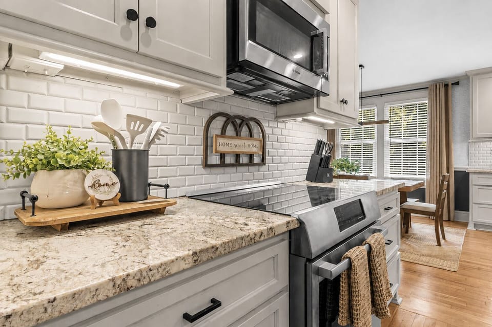 Induction Smooth Cooktop with Two Ovens