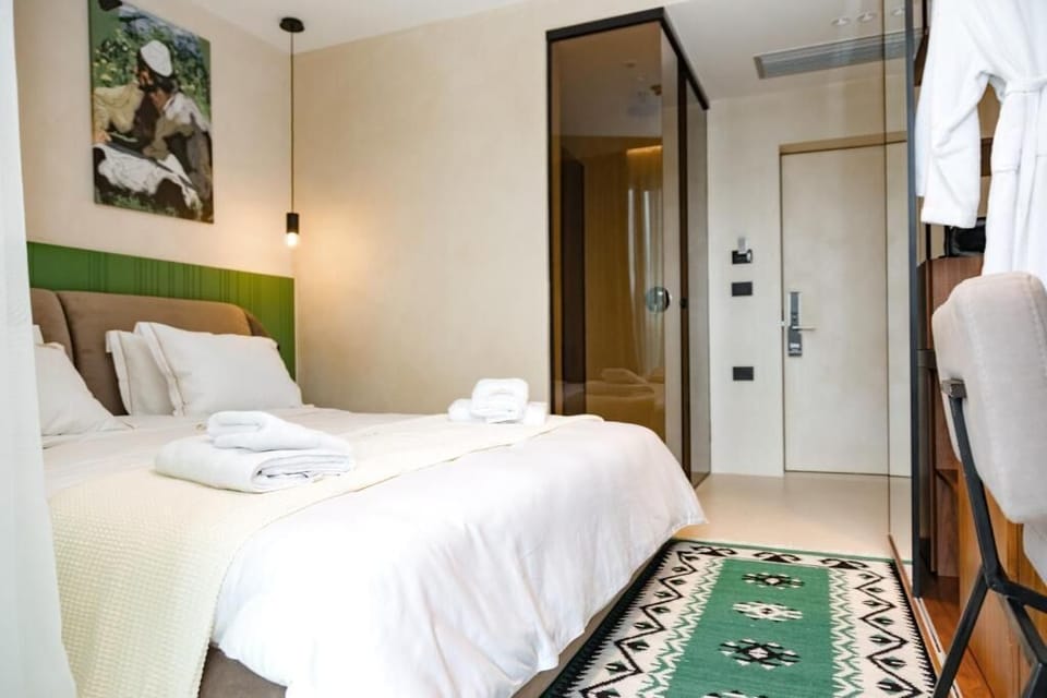 Deluxe Double or Twin Room | Desk, laptop workspace, iron/ironing board (on request), WiFi (free)
