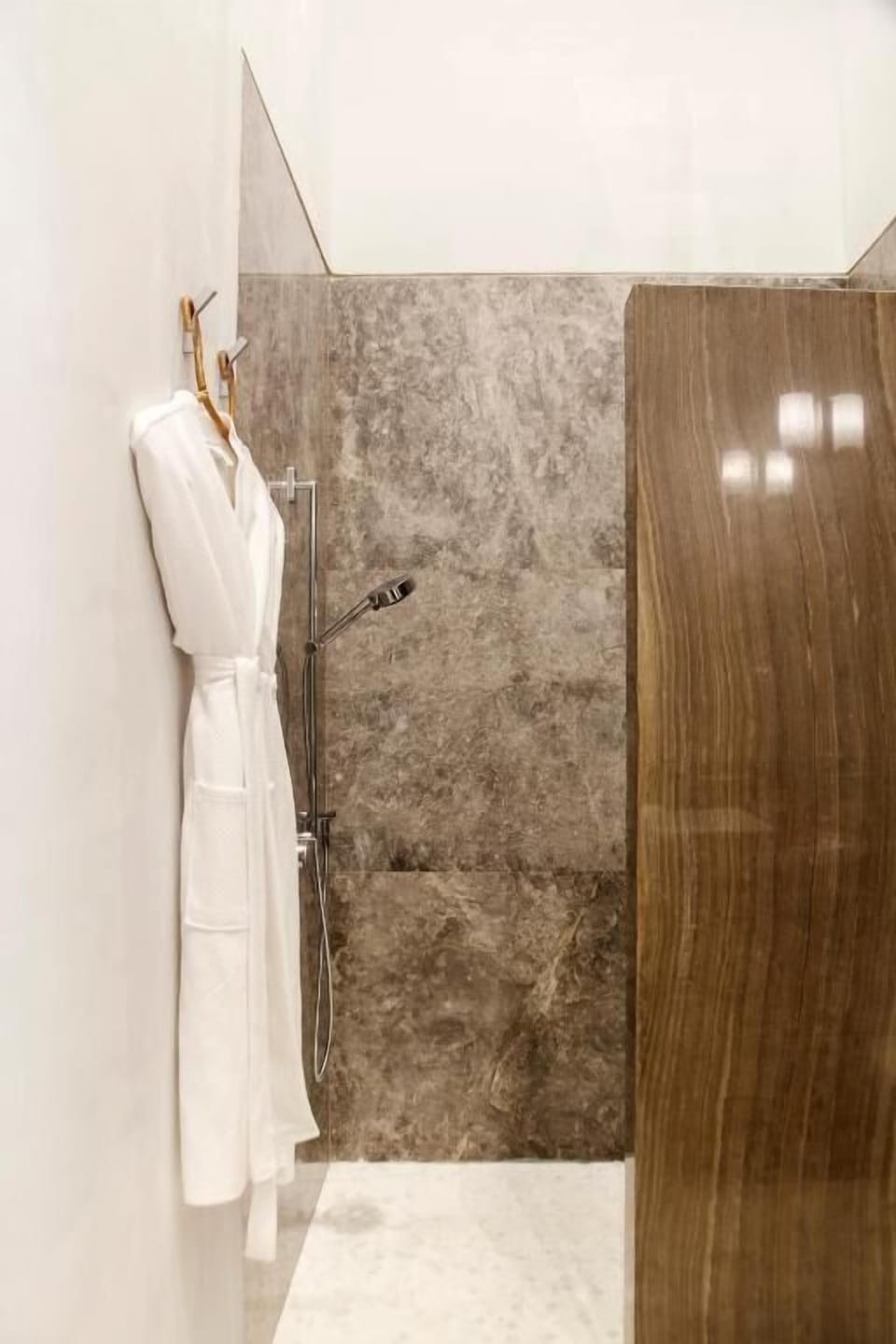 Deluxe Suite | Bathroom
