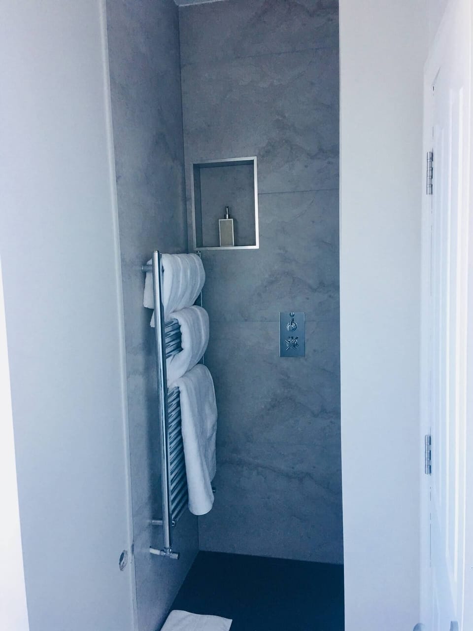 Deluxe Double Room | Bathroom | Soap, shampoo, toilet paper