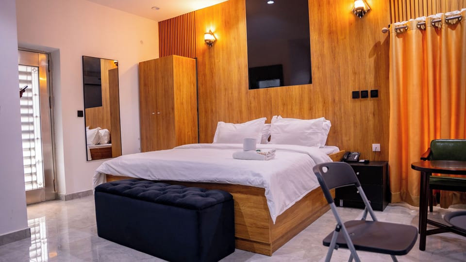 Two-Bedroom Villa Apartment | Desk, laptop workspace, soundproofing, WiFi (free)