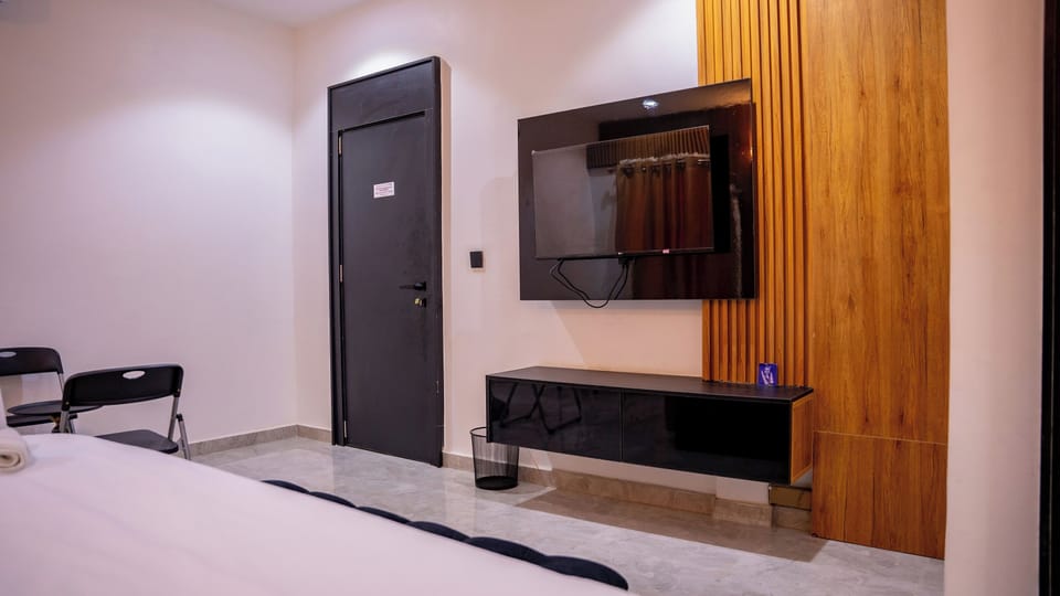 One-Bedroom King Size Apartment | Miscellaneous
