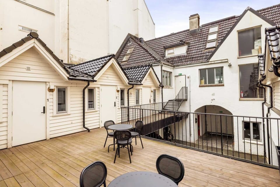 Your peaceful city oasis. Sip your morning coffee or evening wine in this cozy, hidden courtyard.