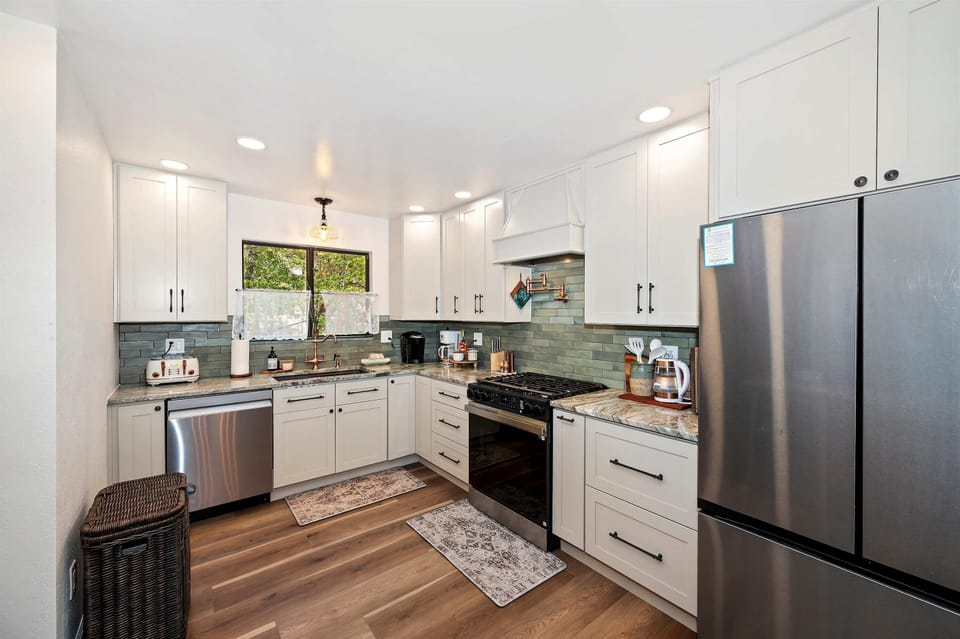 Cabin, Multiple Beds, Mountain View (Natures Peak) | Private kitchen
