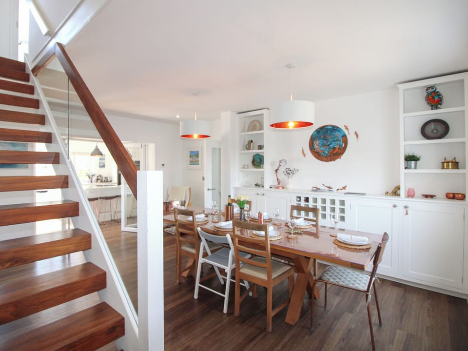 Cottage | Dining