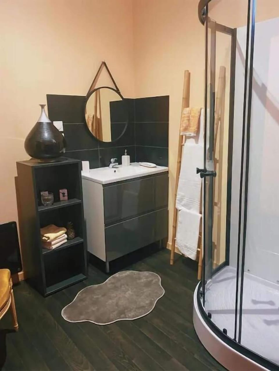 Basic Double Room, Courtyard View | Bathroom