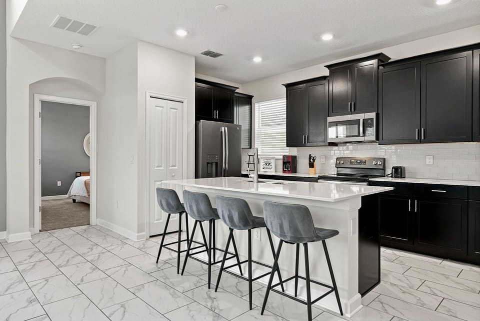 Fully equipped kitchen integrated with living room