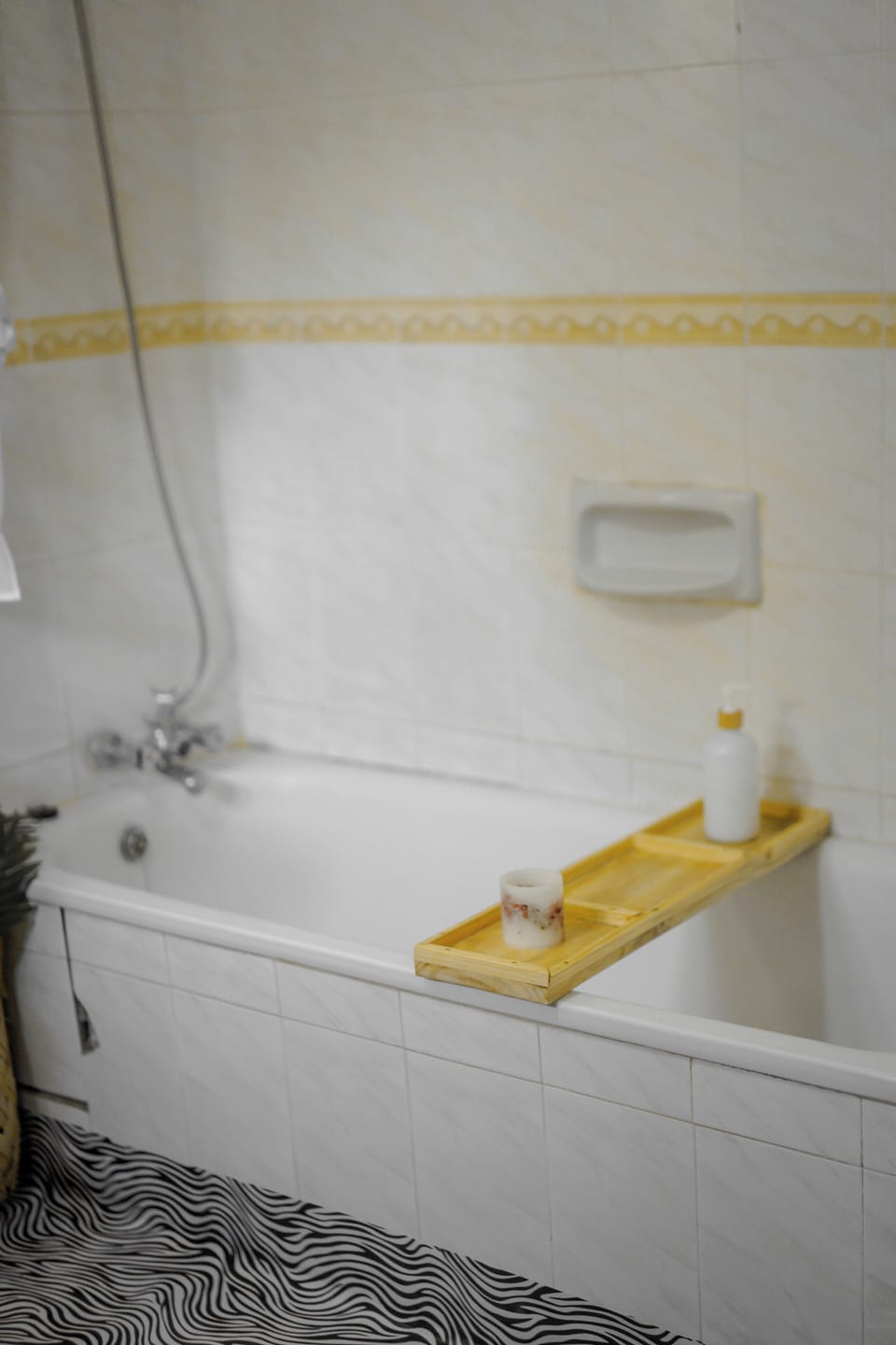 Deluxe Quadruple Room, Garden View | Bathroom | Towels, soap, shampoo, toilet paper