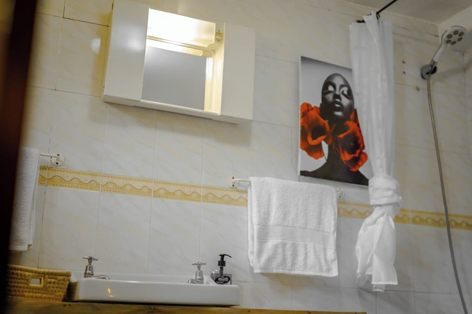 Deluxe Quadruple Room, Garden View | Bathroom | Towels, soap, shampoo, toilet paper