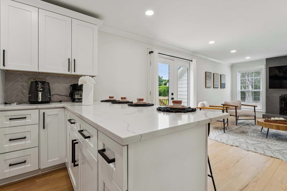 House, Multiple Beds, Garden View (Cape Cod) | Private kitchen