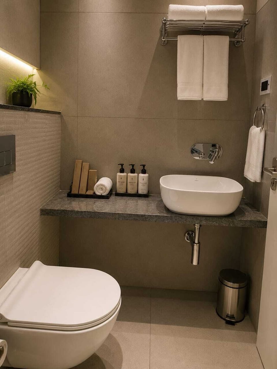 Hiive Suite | Bathroom | Shower, free toiletries, hair dryer (on request), towels