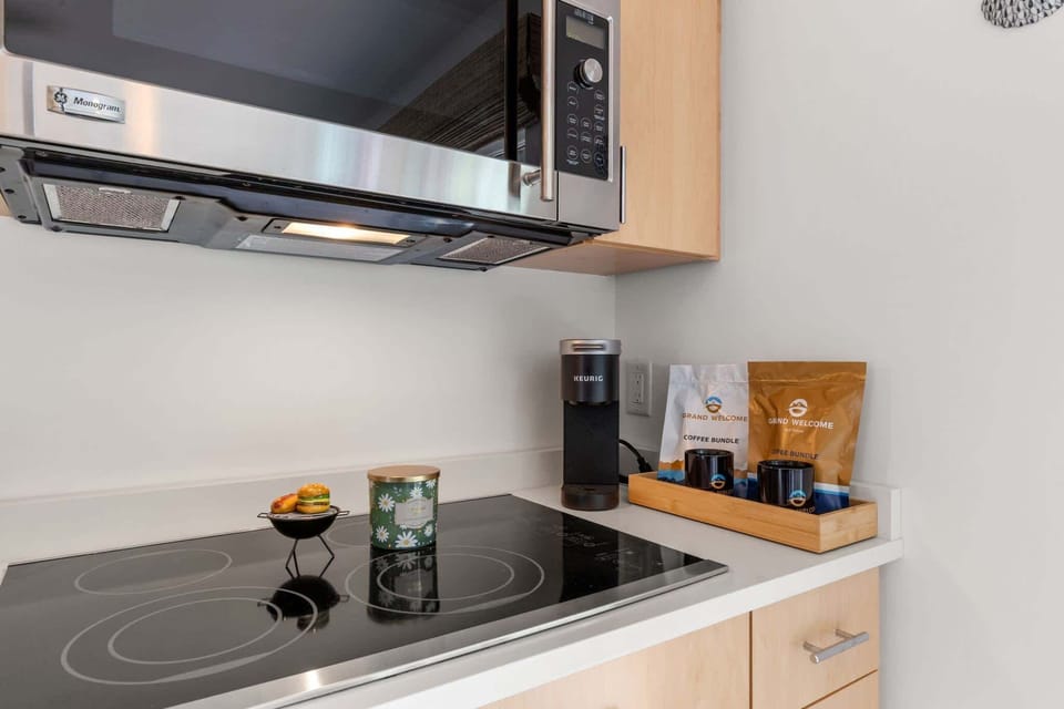 House, Multiple Beds, Garden View (Hydrangea Lane Beach) | Private kitchen