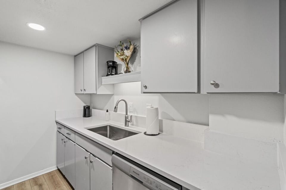Rinse and prep with ease at the deep single-basin sink, set in bright quartz counters with a coffee bar close by.