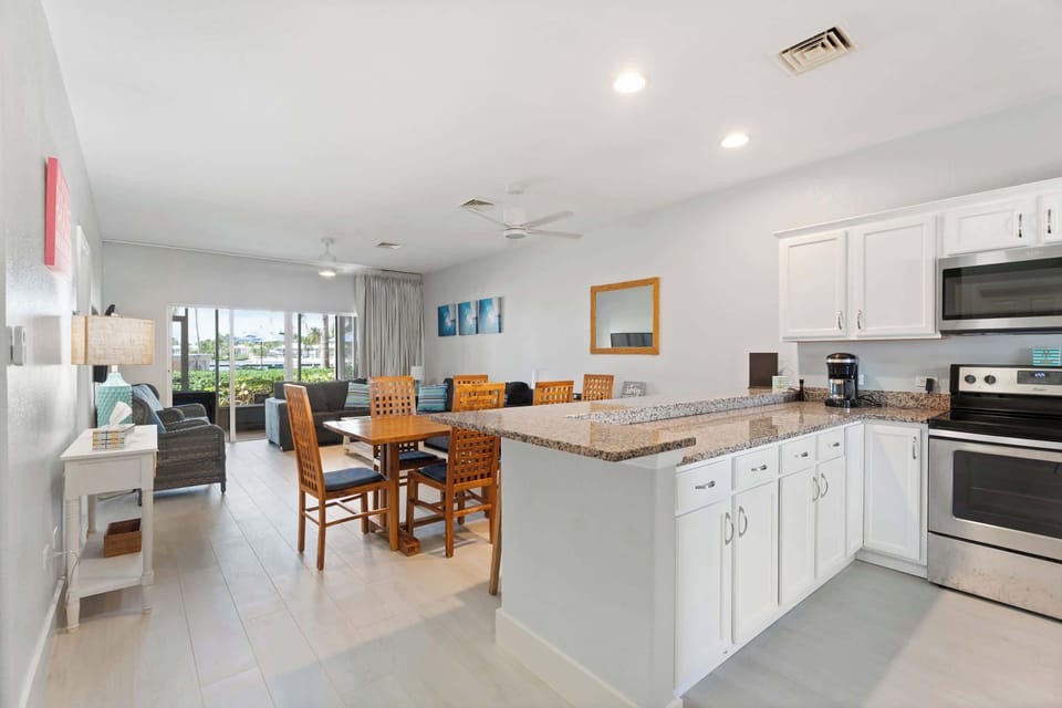 Kaibo Beachfront Escape 15B - Kitchen