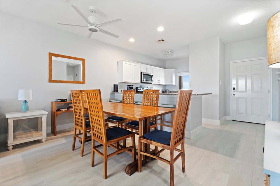 Kaibo Beachfront Escape 15B - Dining room