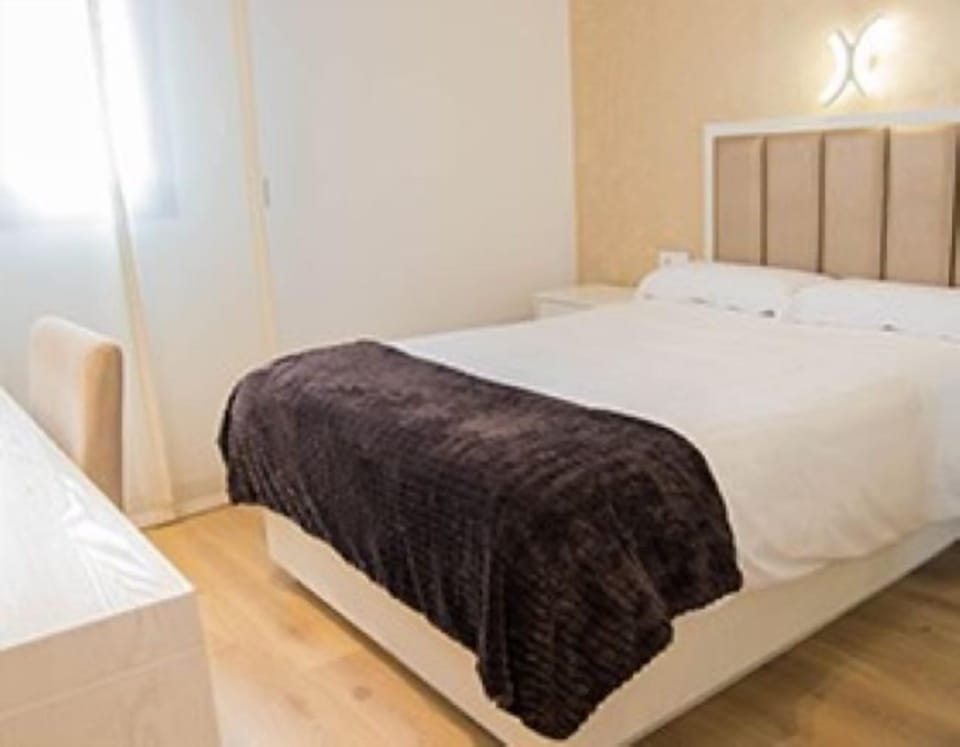 Double Room | Desk, blackout drapes, soundproofing, iron/ironing board