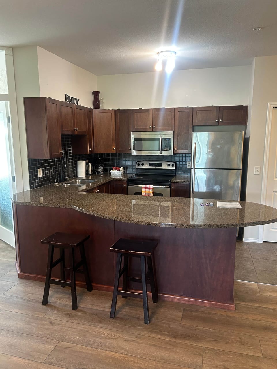 1422 Full Kitchen