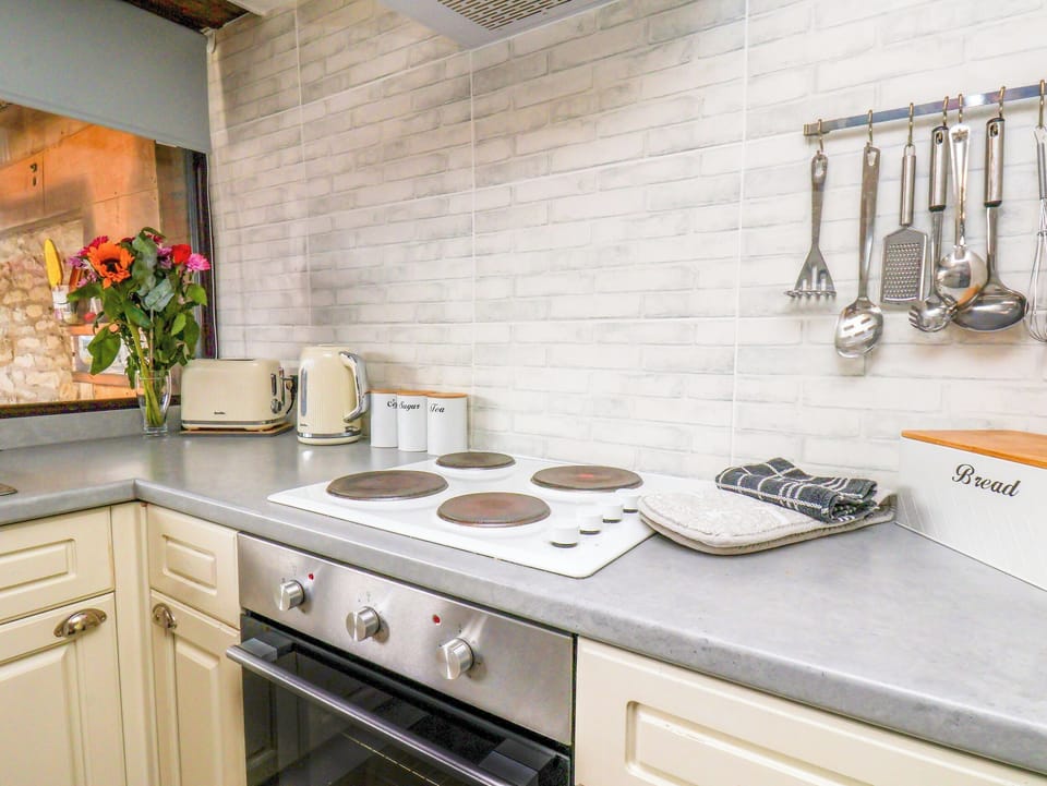 Dishwasher, cookware/dishes/utensils