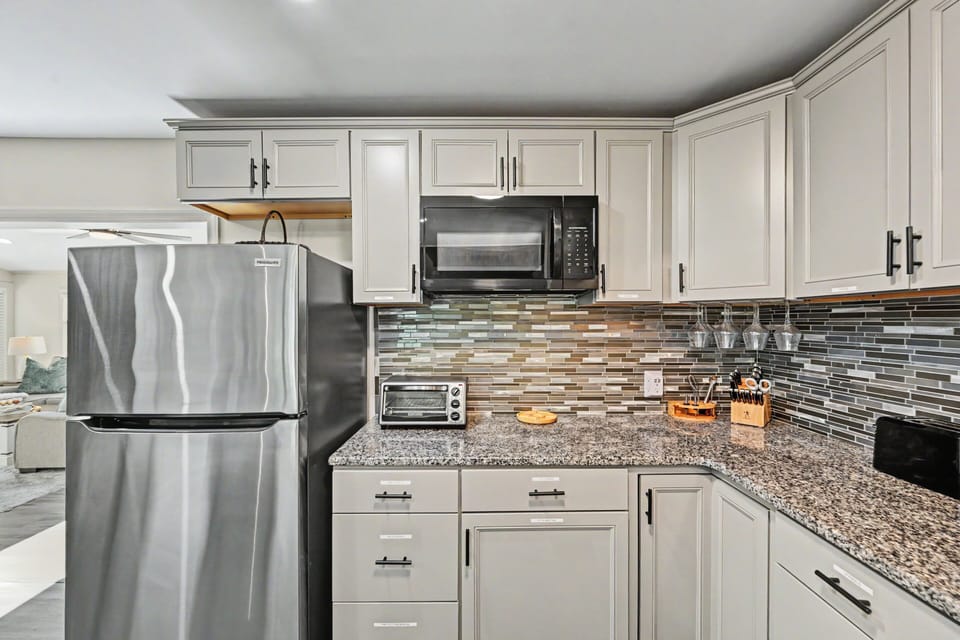 Full Kitchen | 4-Bar Seating | Coffee Drip + Keurig