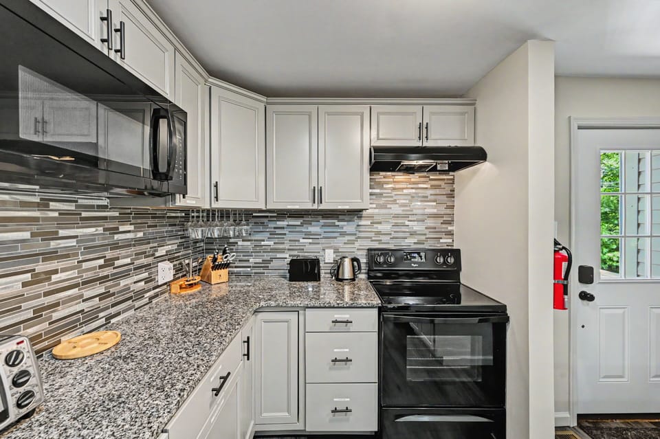 Full Kitchen | 4-Bar Seating | Coffee Drip + Keurig