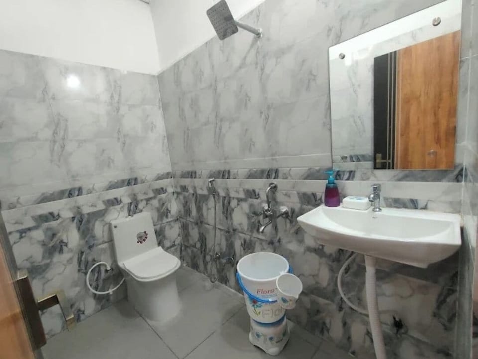 Deluxe Room | Bathroom
