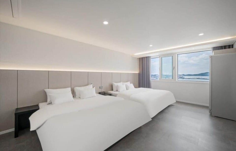 Junior Twin Room, Ocean View | Down comforters, memory foam beds, desk, laptop workspace