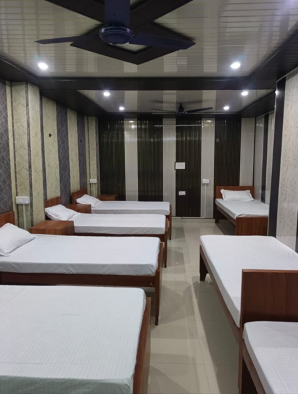 Shared Dormitory | WiFi (free), bed sheets