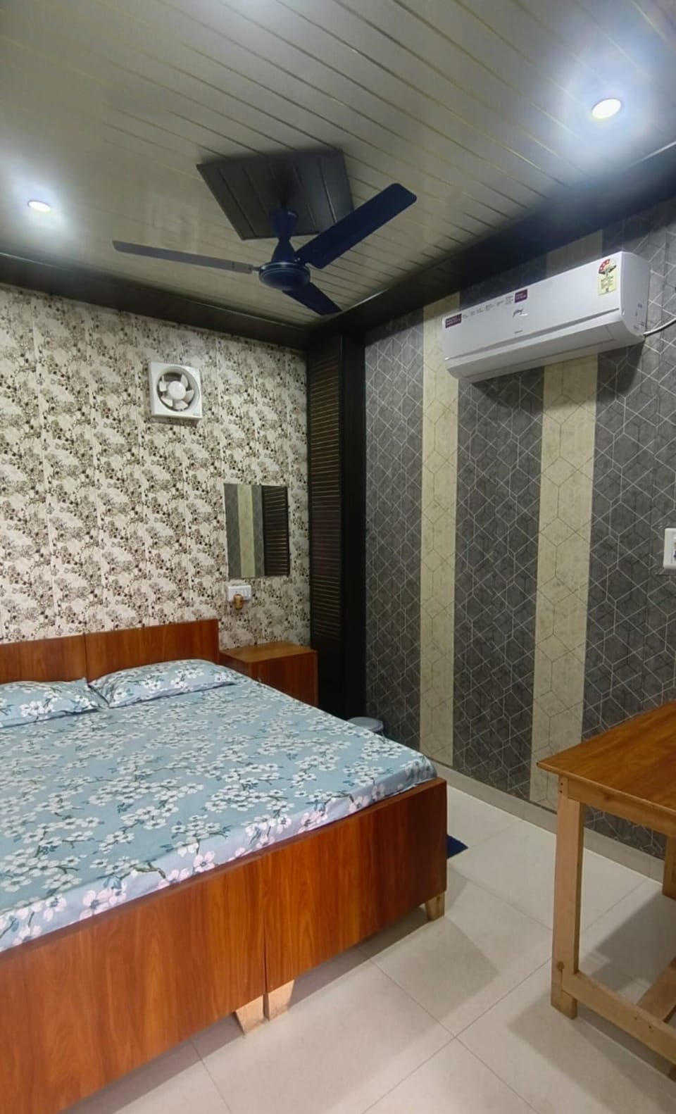 Deluxe Room | WiFi (free), bed sheets