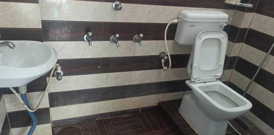 Deluxe Room | Bathroom | Shower, soap