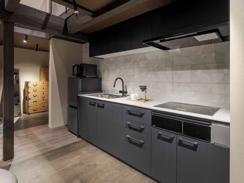 Traditional House, 5 Bedrooms, Kitchen, Garden View | Private kitchen | Full-size fridge, microwave, stovetop, electric kettle