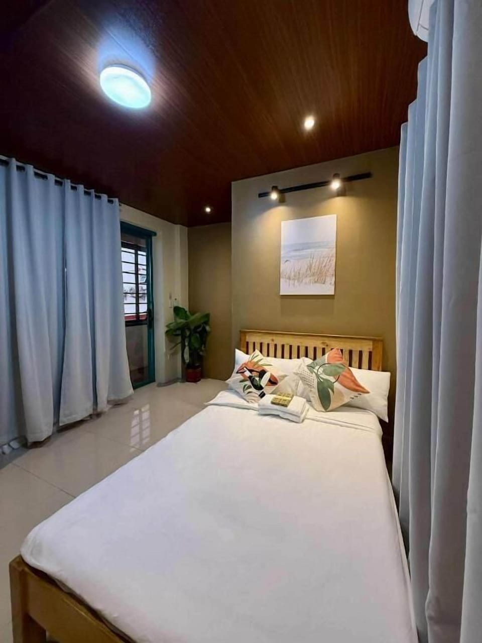 Deluxe Double Room, Private Bathroom, Partial Sea View | WiFi (free)