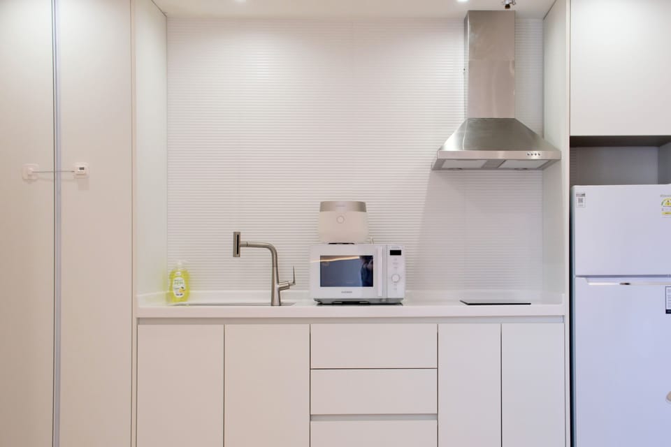 Fridge, microwave, stovetop