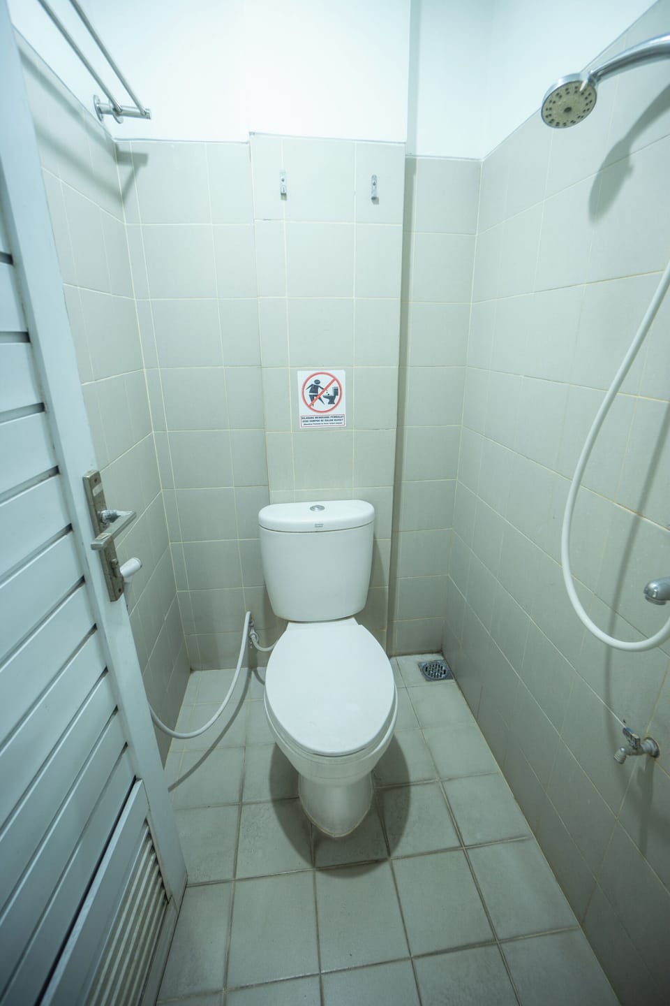 Shower, free toiletries, towels, soap