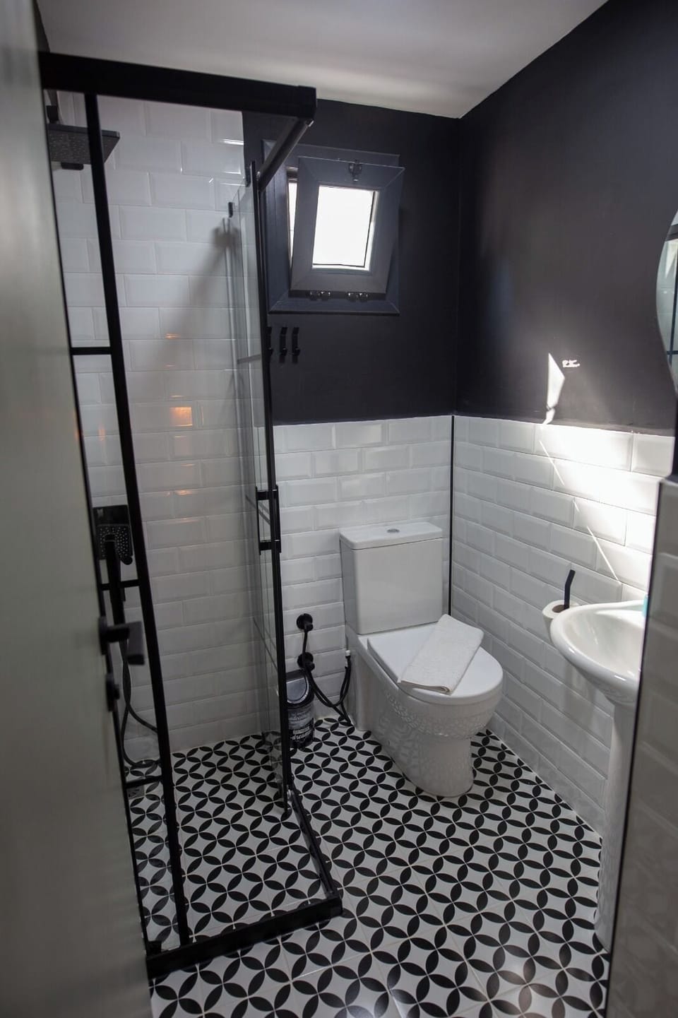 Basic Room | Bathroom | Bathtub, hair dryer, towels, soap