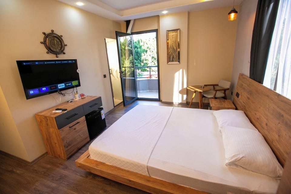 Classic Double Room, Balcony | Laptop workspace, WiFi (free)