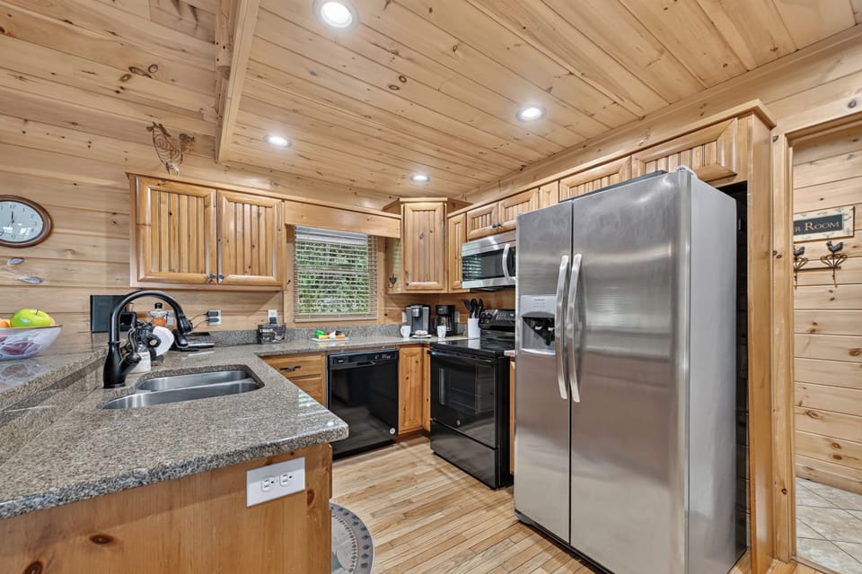 Plenty of room for the cooks in the family to gather and create some memorable meals