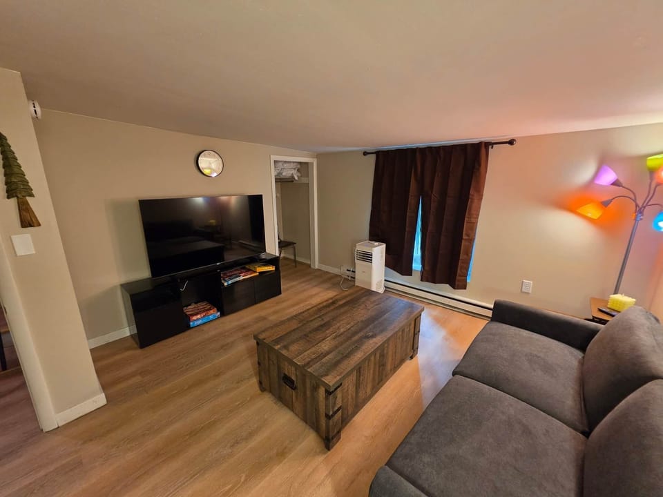 Game Room/Futon